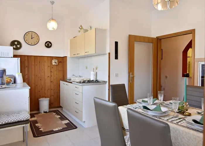 Spacious With Parking Umag