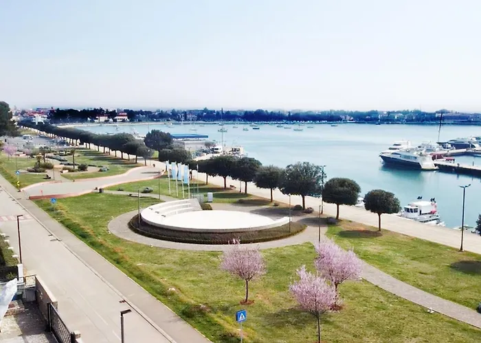 Spacious With Parking Apartman *