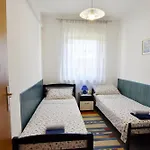 Spacious With Parking Appartement