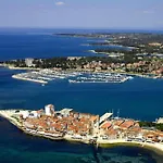 Spacious With Parking * Umag