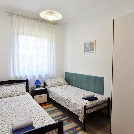 Spacious With Parking Апартаменты Умаг