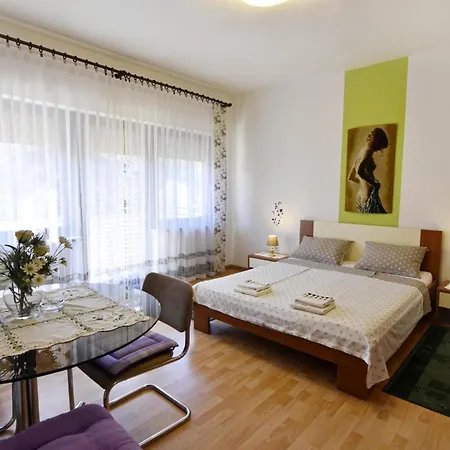 Апартаменты Spacious With Parking