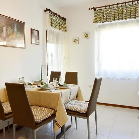 Spacious With Parking *