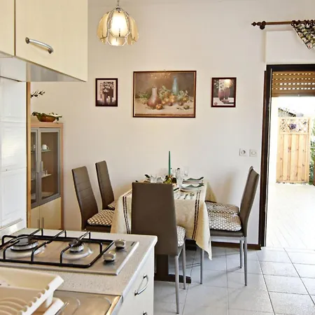 Spacious With Parking Appartamento Umago