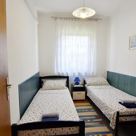 Spacious With Parking Appartamento