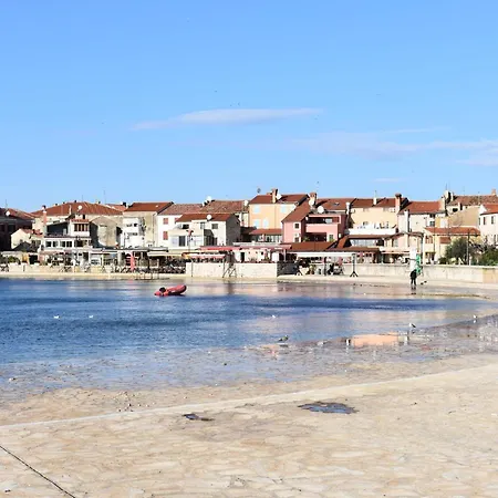 Appartamento Spacious With Parking Umago