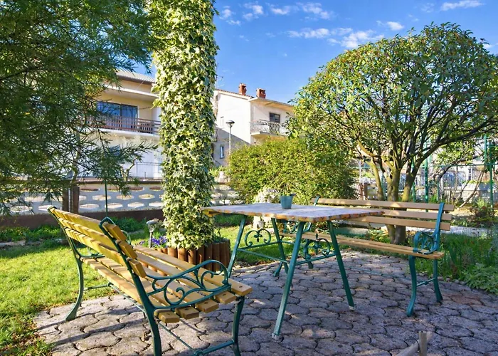 Spacious With Parking Daire Umag