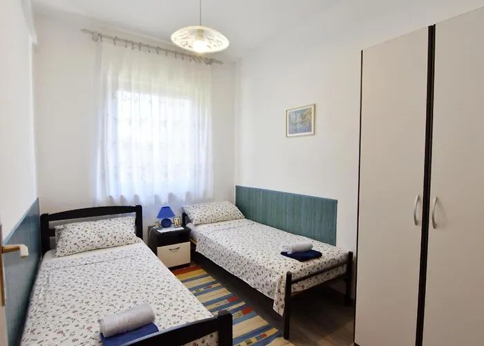 Spacious With Parking Daire Umag