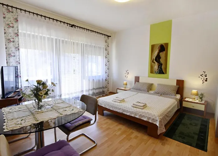 Апартаменты Spacious With Parking