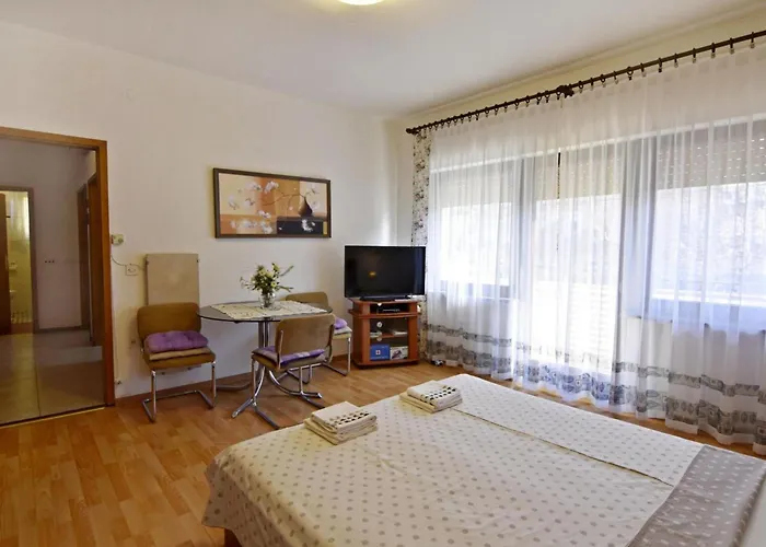 Spacious With Parking *