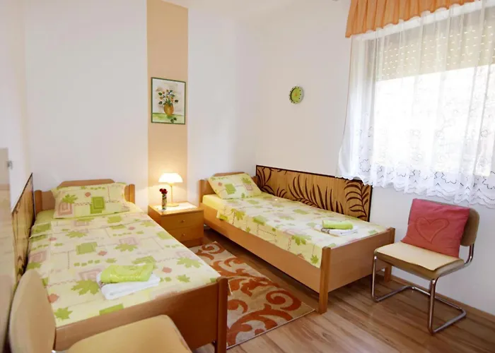 Spacious With Parking Апартаменты Умаг